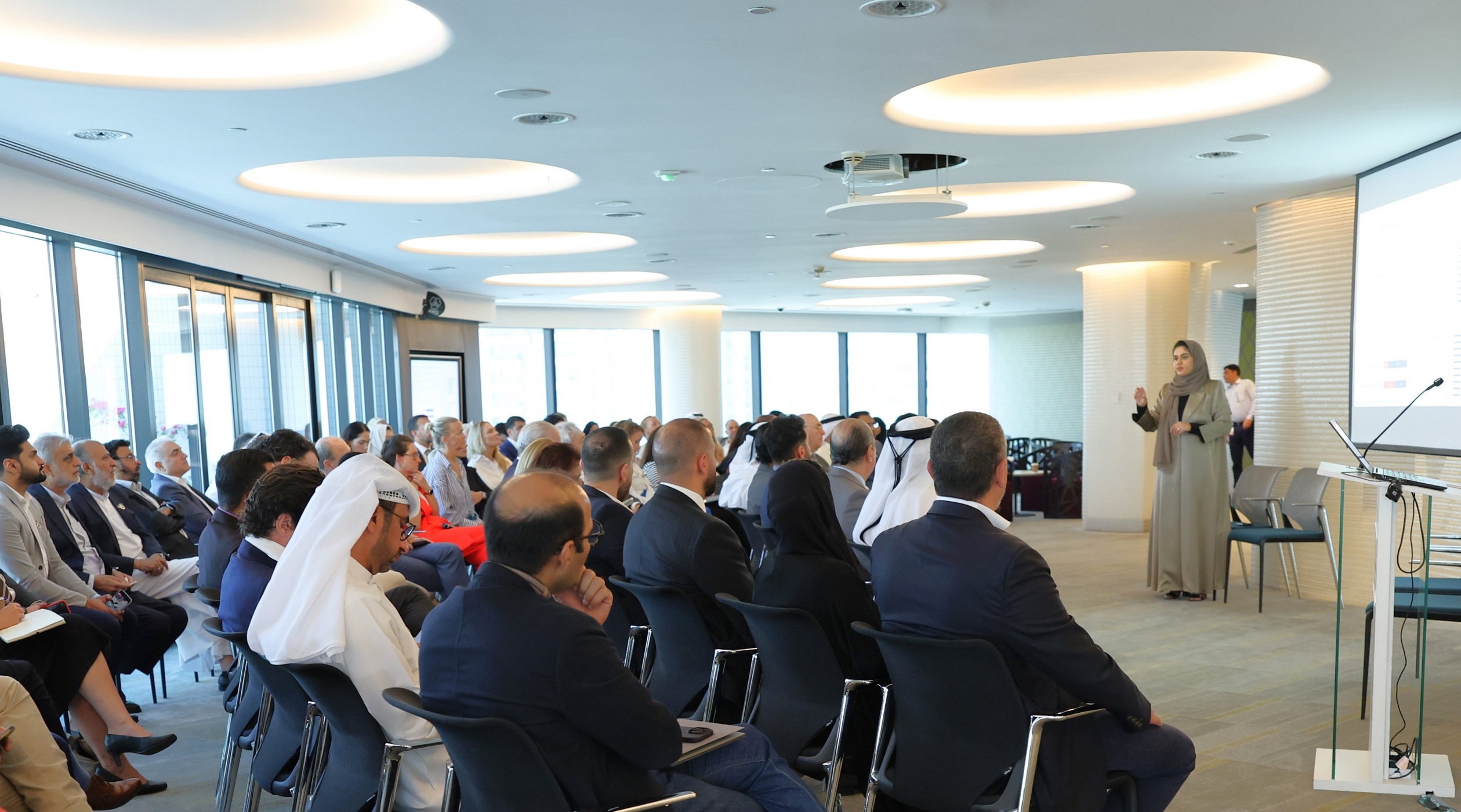 غرفة تجارة دبي تستعرض فرص وآفاق النمو الاقتصادي خلال الاجتماع الفصلي الثاني لمجموعات ومجالس الأعمال للعام 2024